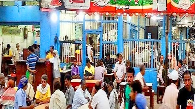 دعت المواطنين للإبلاغ.. صناعة عدن تحذر المطاعم والمقاهي من البيع بالأسعار القديمة